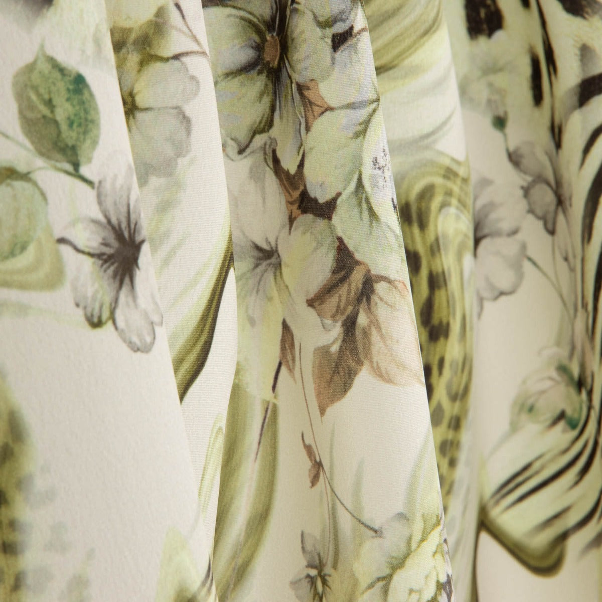 Crepe Leve Estampado Animal Print Floral Verde - Ribes y Casals