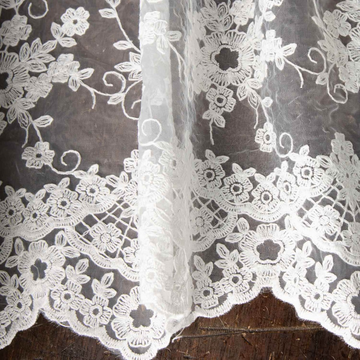 Tule Bordado Floral Alba - Ribes y Casals