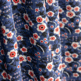 Percal de algodão estampado floral com fundo azul - Ribes y Casals