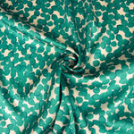 Cetim de Poliéster com Estampado de Folhas Esmeralda - Ribes y Casals