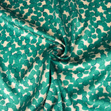 Cetim de Poliéster com Estampado de Folhas Esmeralda - Ribes y Casals