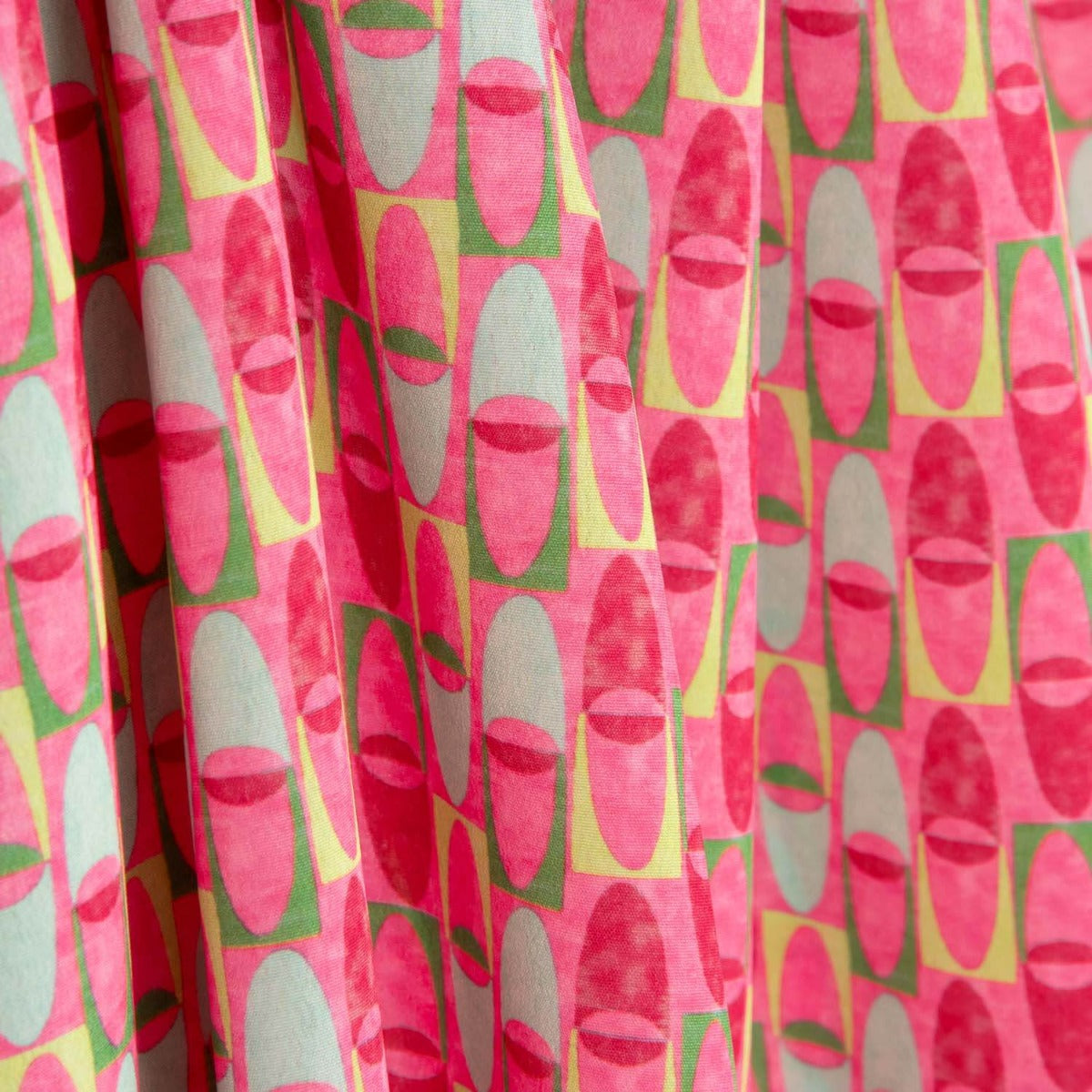 Crepe Leve Estampado Retro Coral e Verde - Ribes y Casals