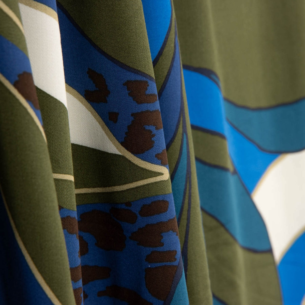 Viscose Satinada Tropical Night - Ribes y Casals