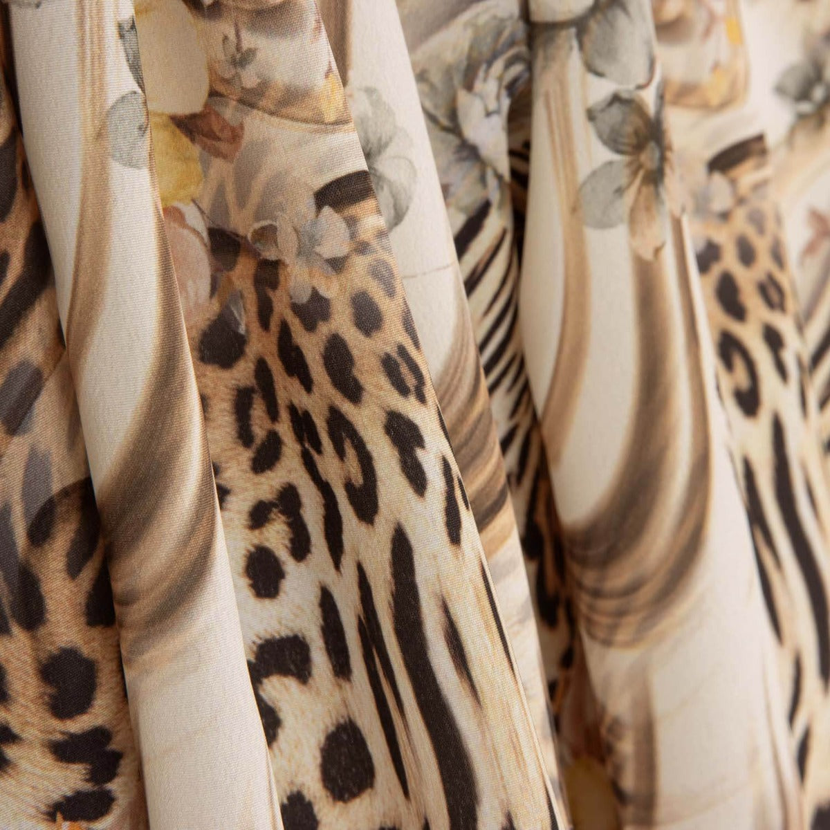 Crepe Leve Estampado Animal Print Floral Bege - Ribes y Casals