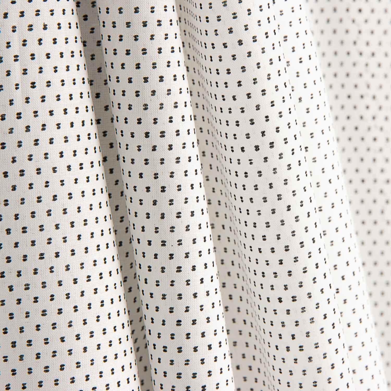 Popeline de algodão Micro Geo Preto - Ribes y Casals