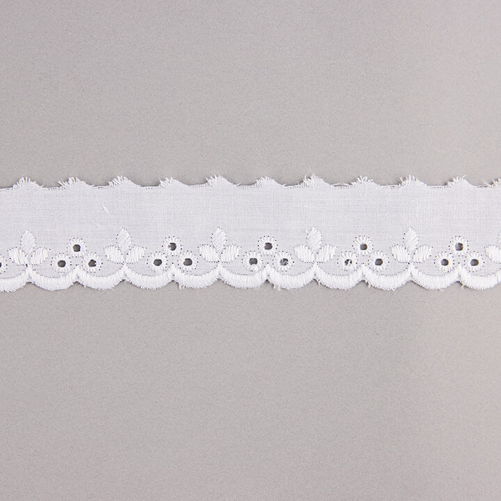 Fita de batista bordada branca, modelo 29019 – 30 mm - Ribes y Casals