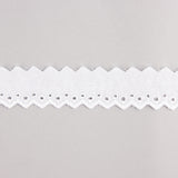 Fita de batista bordada branca, modelo 29060 – 30 mm - Ribes y Casals
