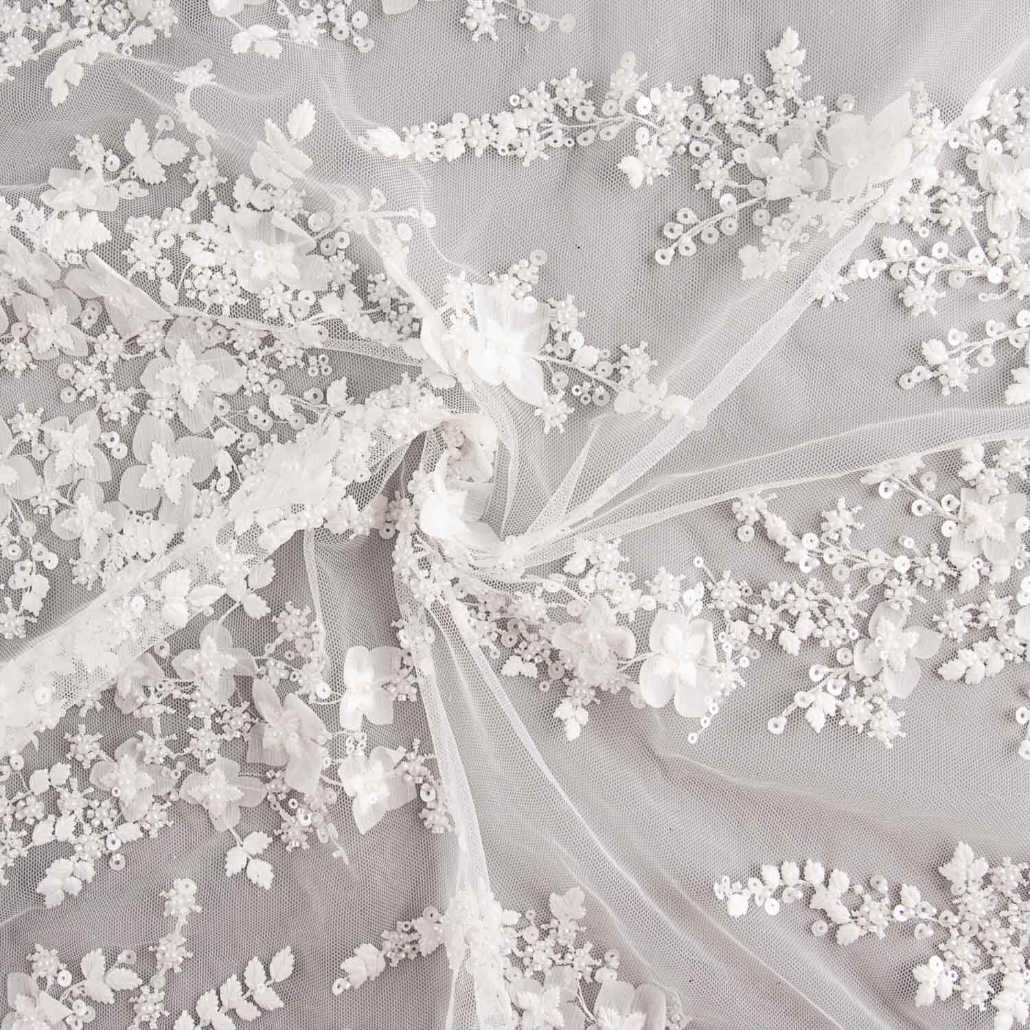 Vestido de Noiva em Tule Branco com Lantejoulas e Flores 3D Elegance - Ribes y Casals