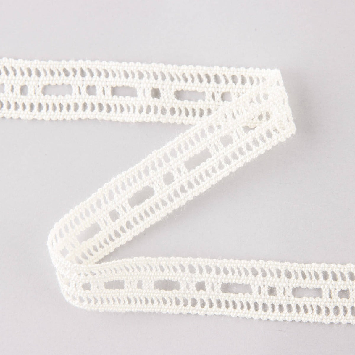 Renda 4665 Cru 18 - Ribes y Casals