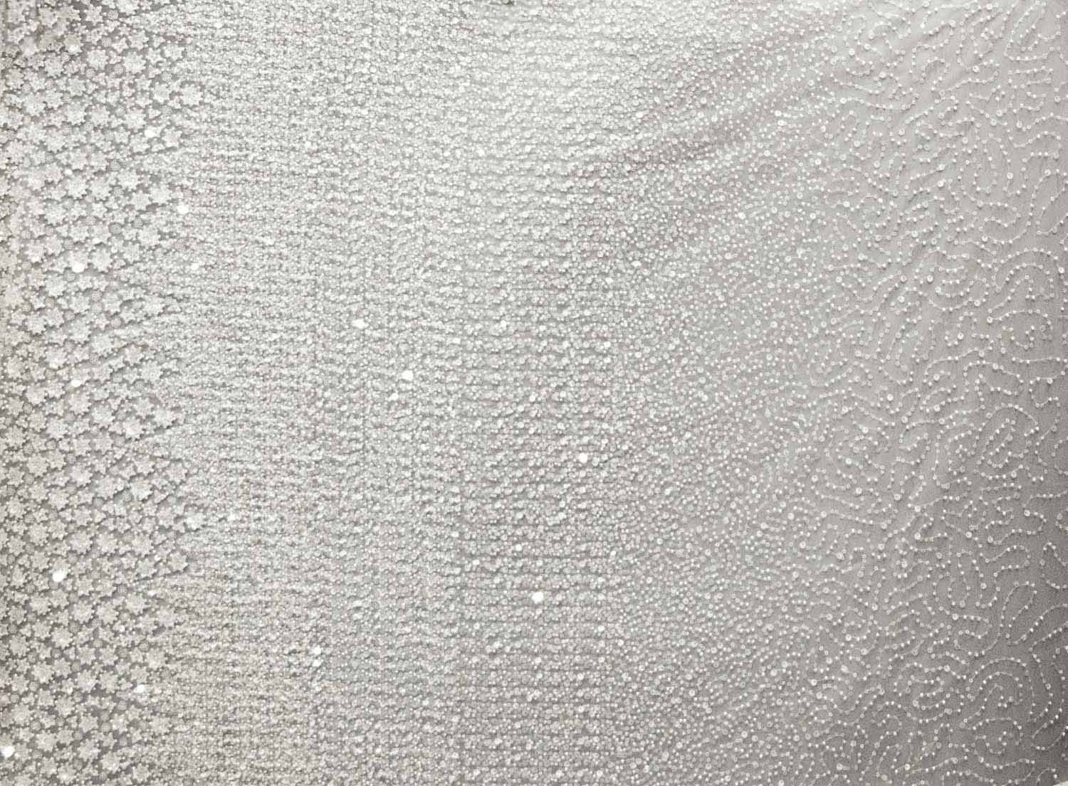 Vestido de Noiva em Tule Branco com Mini-Flores em Degradê Elegance - Ribes y Casals