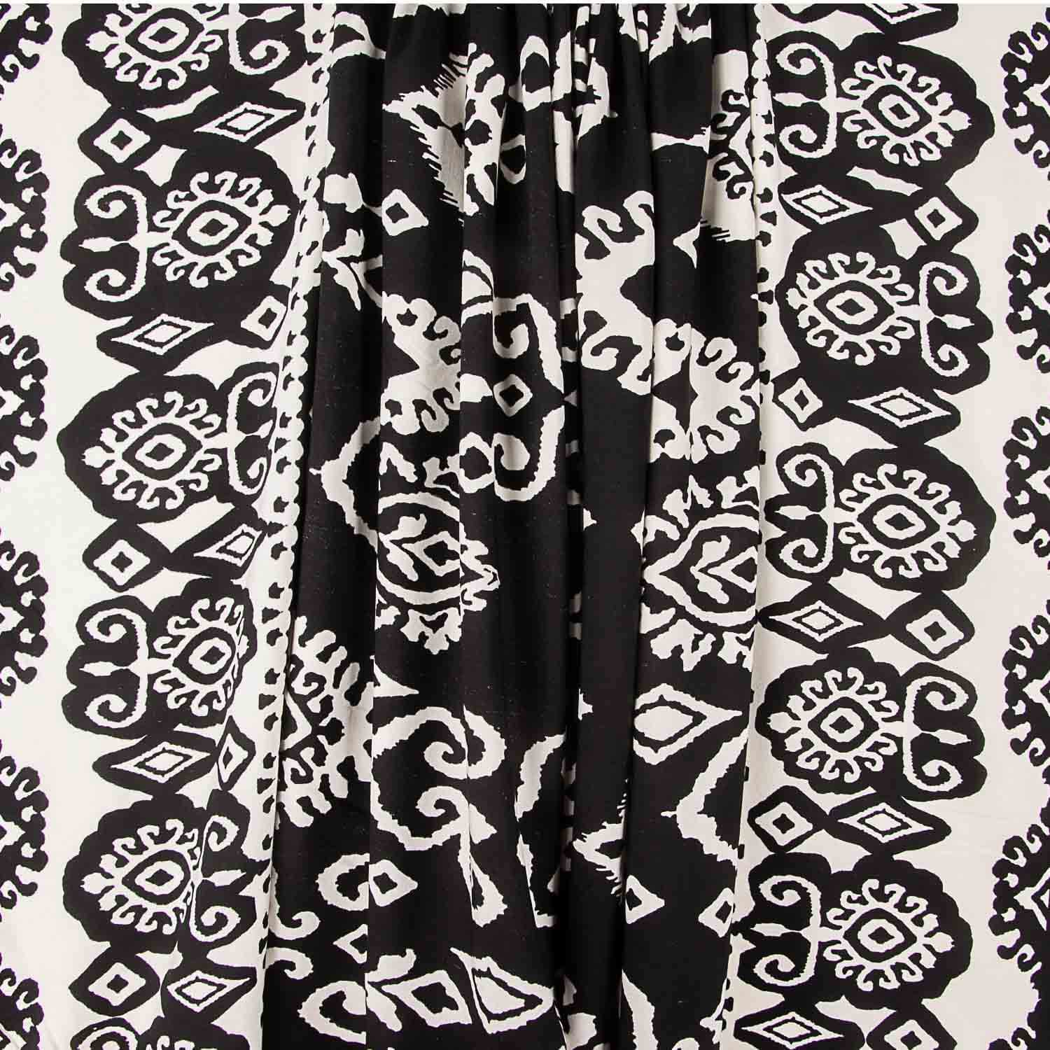 Retalho de viscose com estampado étnico e borda preta - Várias medidas x largura de 140 cm - Ribes y Casals