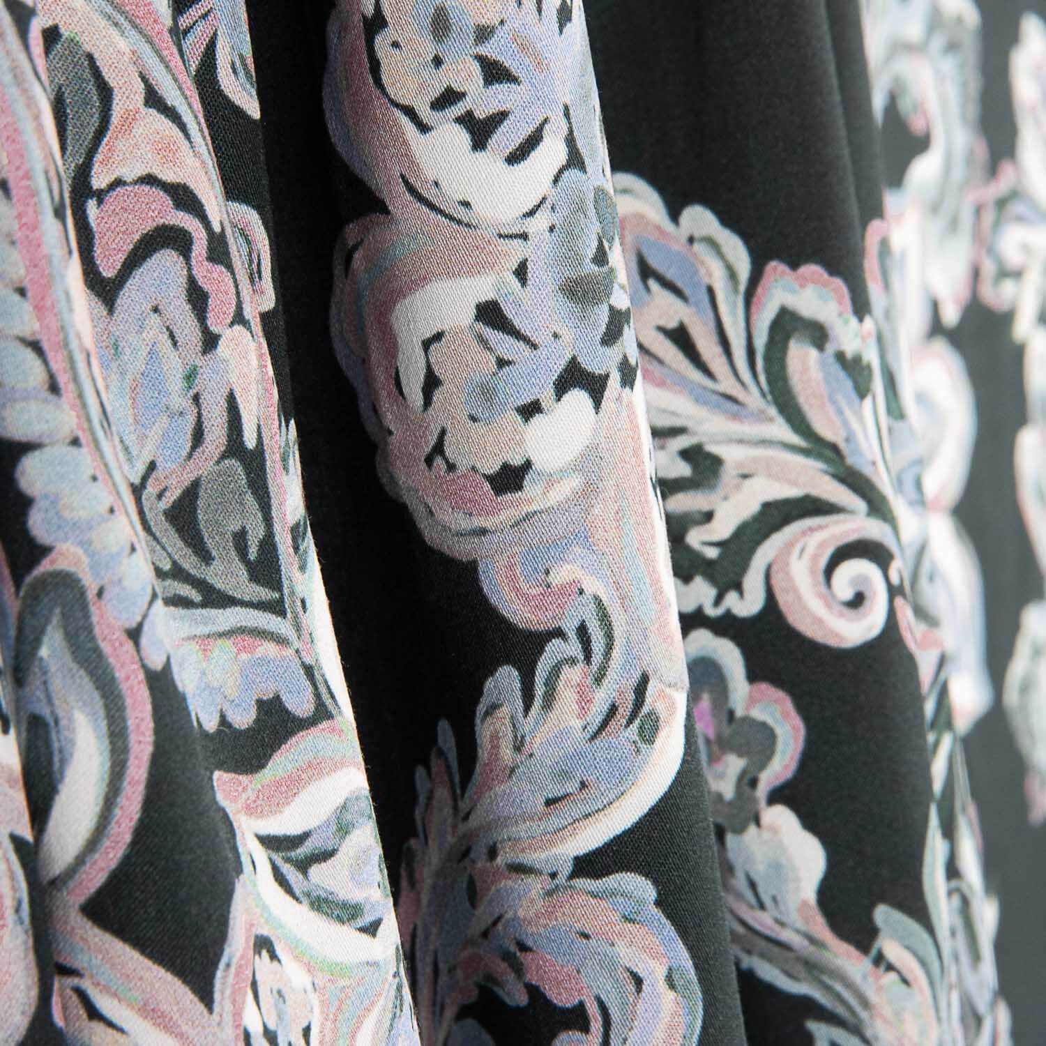 Caxemira de viscose acetinada com padrão floral azul e rosa - Ribes y Casals