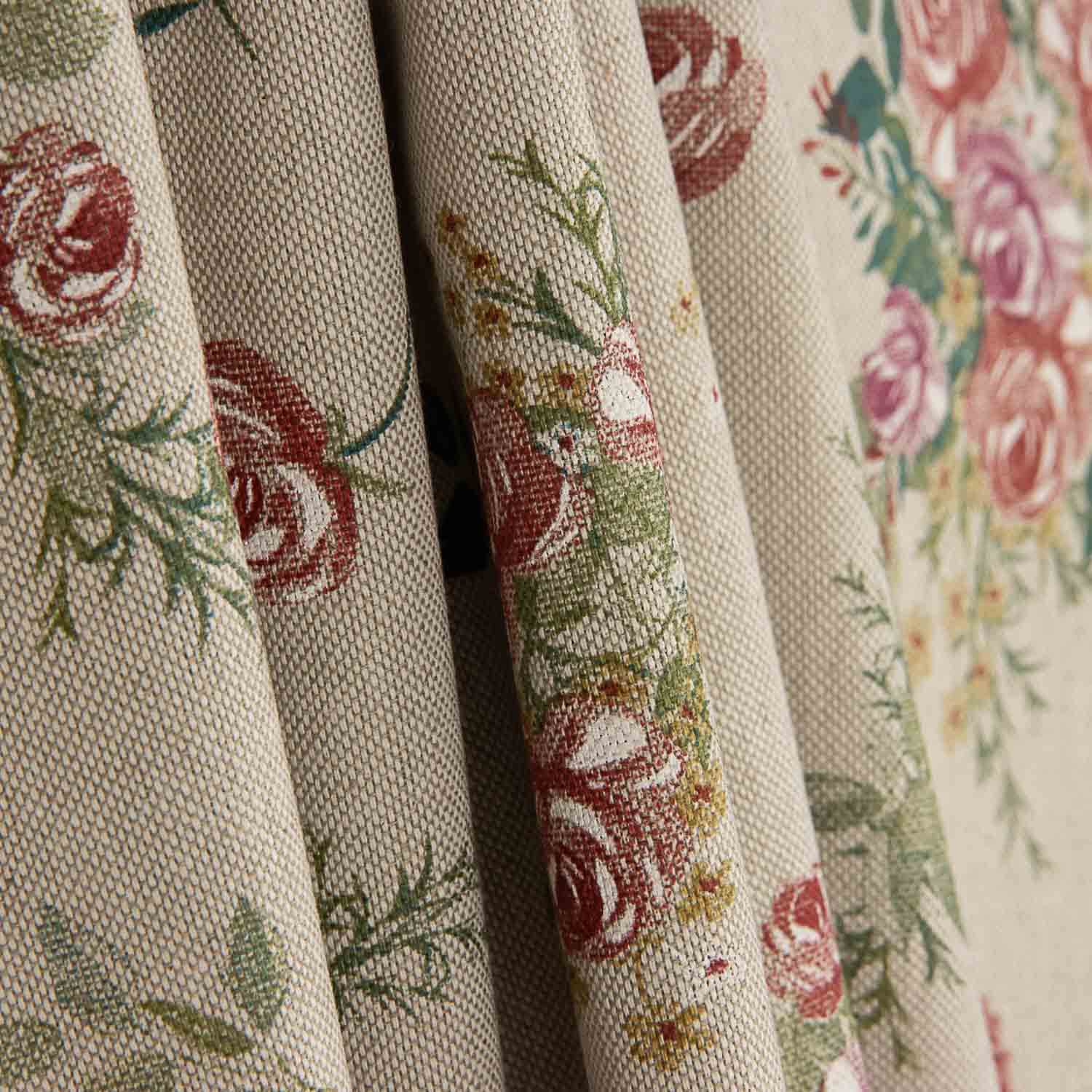 Lona com Estampado Floral Romântico sobre Beige - Ribes y Casals