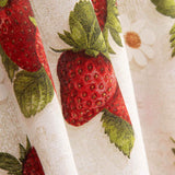 Lona estampada com morangos e flores multicoloridas - Ribes y Casals