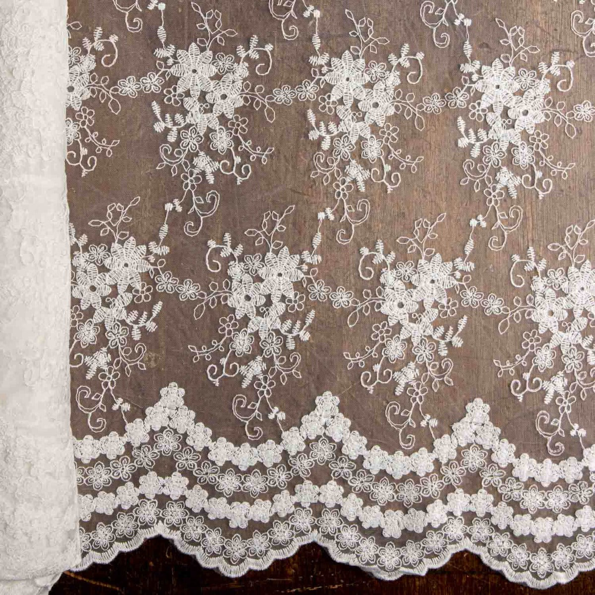 Tule Bordado Lisboa - Ribes y Casals