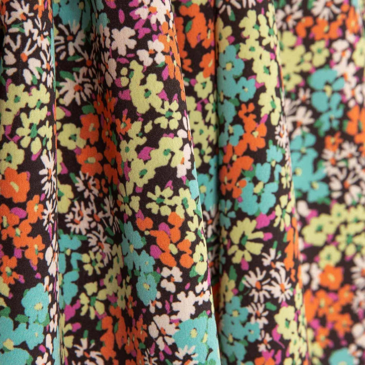 Crepe leve estampado floral Jungle Fúcsia - Ribes y Casals