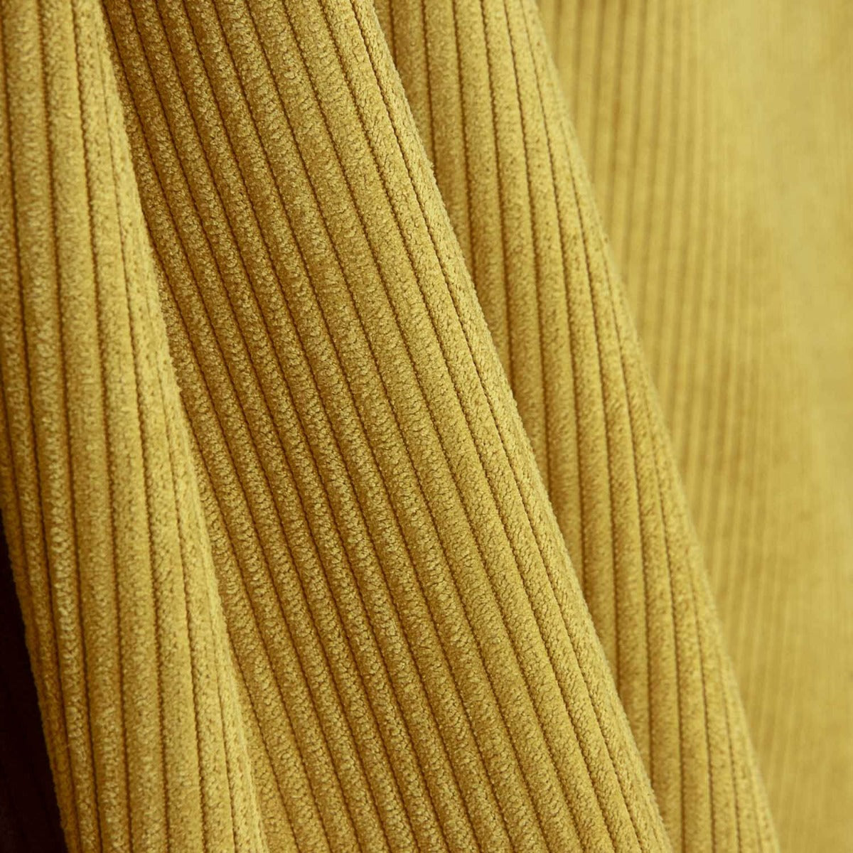 Estofamento Cotelê Amarelo - Ribes y Casals