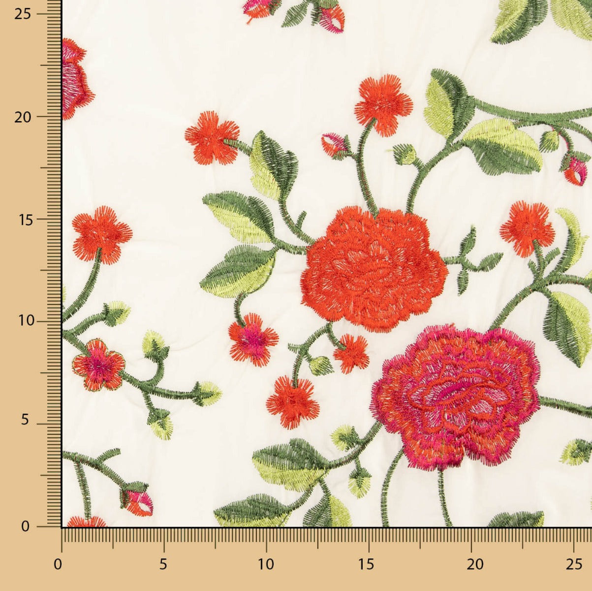 Mantón Bordado Rosa Roja Tencel Blanco Natural - Ribes y Casals