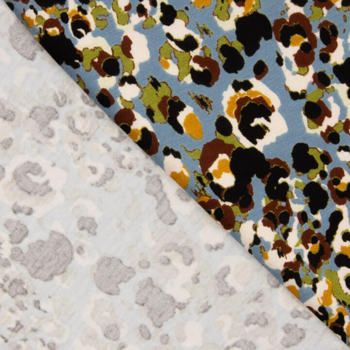Malha de viscose com animal print abstrato azul - Ribes y Casals