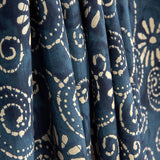 Veilão de Algodão Estampado com Espirais Batik Índigo - Ribes y Casals
