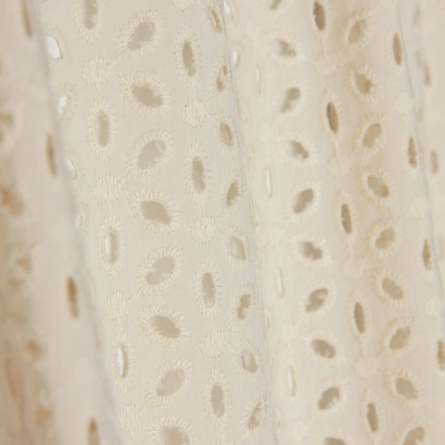 Bordado suíço pétalas cru - Ribes y Casals