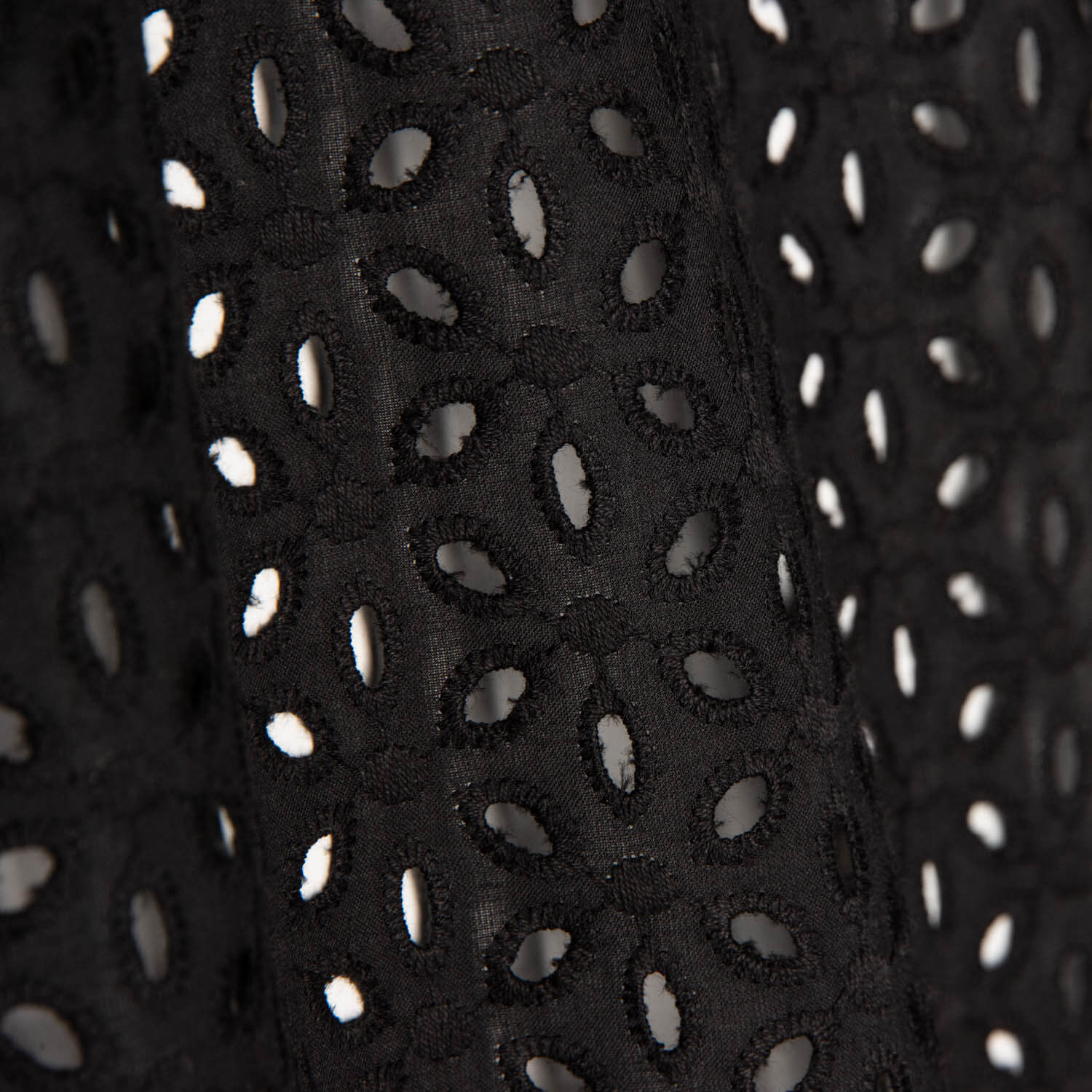 Bordado suíço pétalas preto - Ribes y Casals