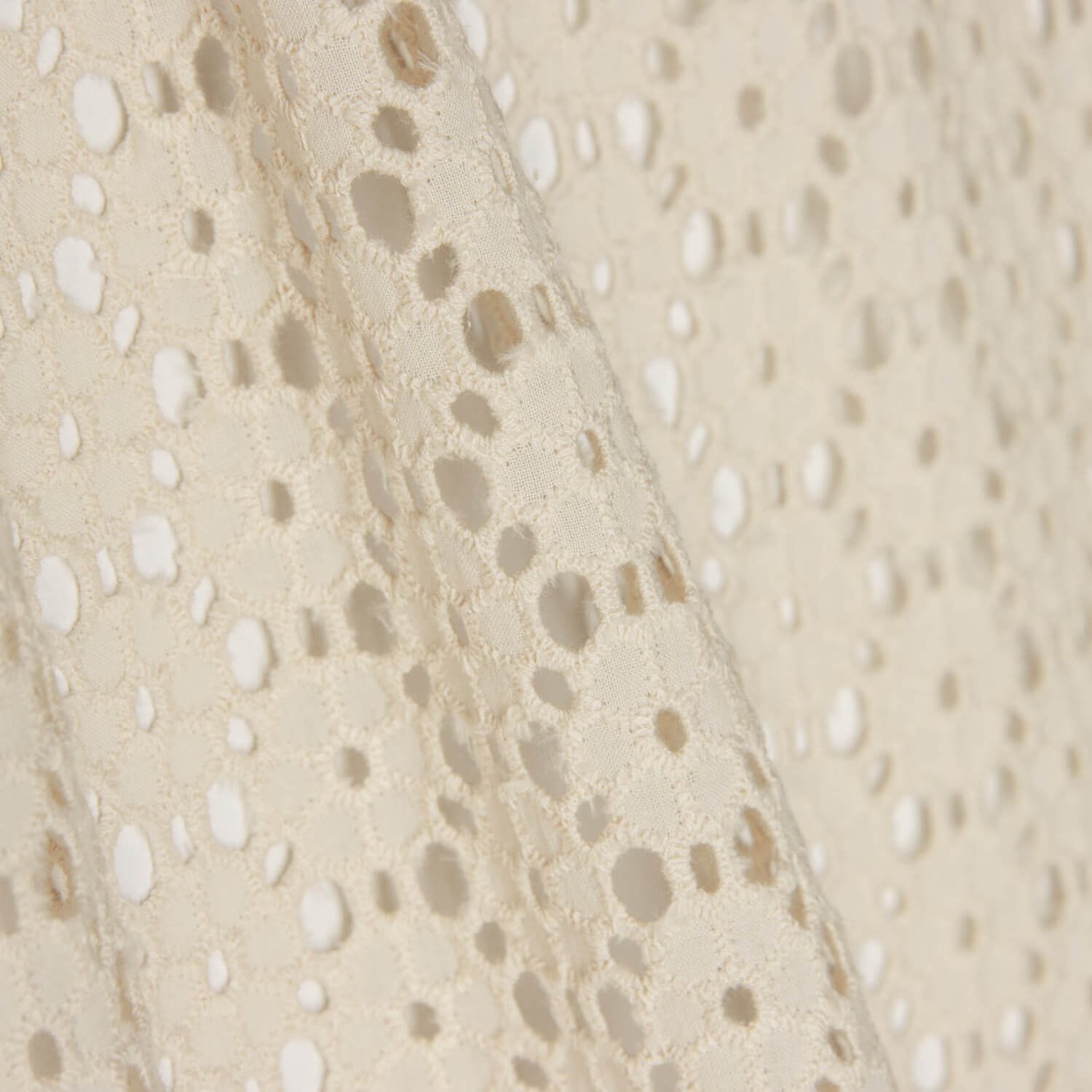 Bordado suíço Margarita Arena - Ribes y Casals