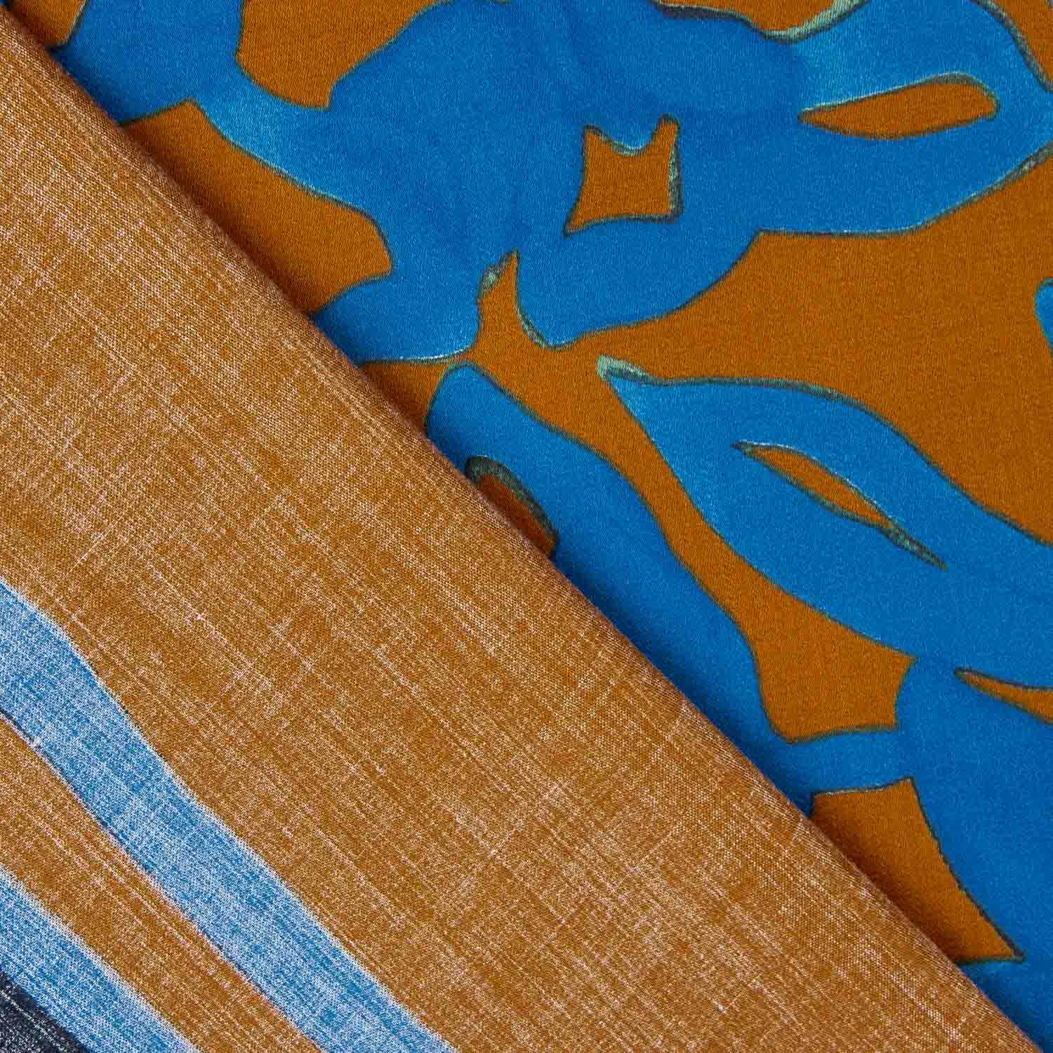 Viscose acetinada com padrão floral, borda azul e caldeirão - Ribes y Casals