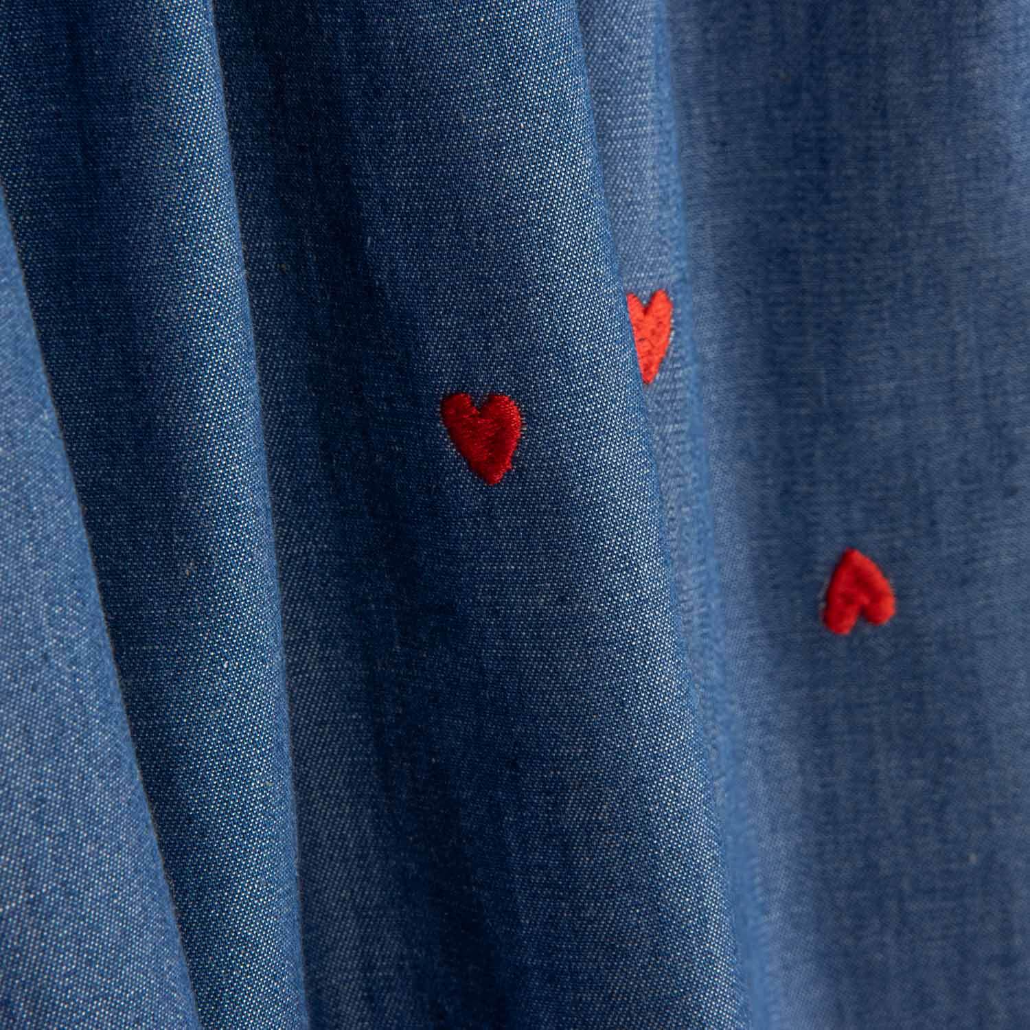 Denim de Algodão Bordado com Corações Vermelhos - Ribes y Casals