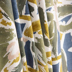 Malha de viscose estampada com motivos florais em azul e mostarda - Ribes y Casals