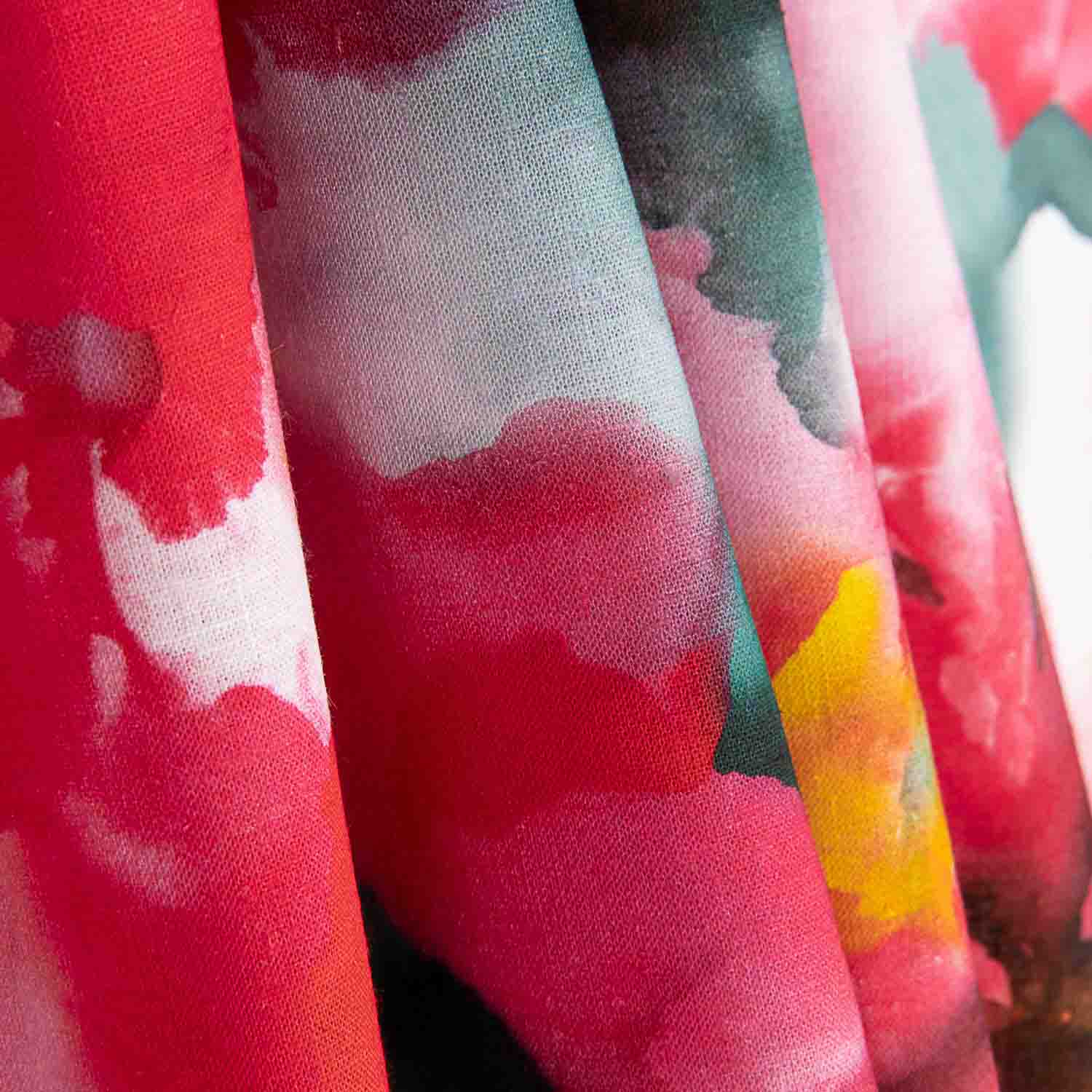 Linho e Algodão com Estampado Floral em Aquarela Chagall - Ribes y Casals