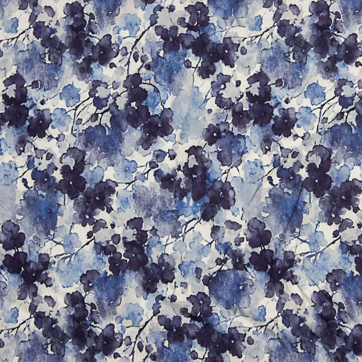 Tecido de viscose elástico com motivo floral em aguarela azul - Ribes y Casals