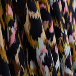 Tecido de viscose acetinado estampado com animal print rosa - Ribes y Casals
