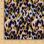 Tecido de viscose acetinado estampado com animal print rosa - Ribes y Casals