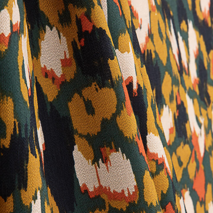 Crep com Estampado Animal Abstrato em Tom Petróleo - Ribes y Casals