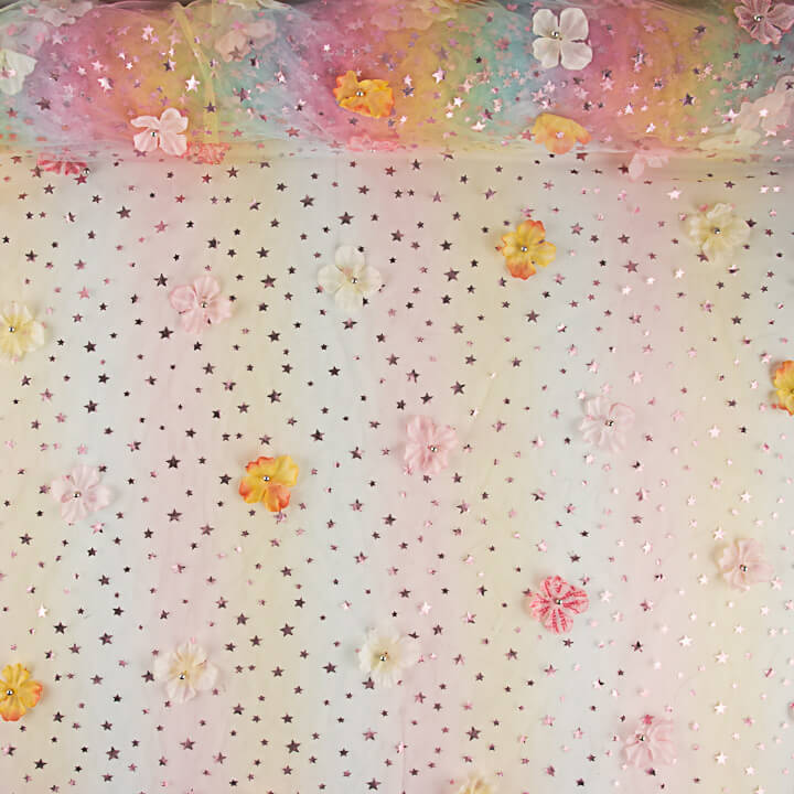 Tule arco-íris «Céu das Fadas» com flores 3D e estrelas - Ribes y Casals