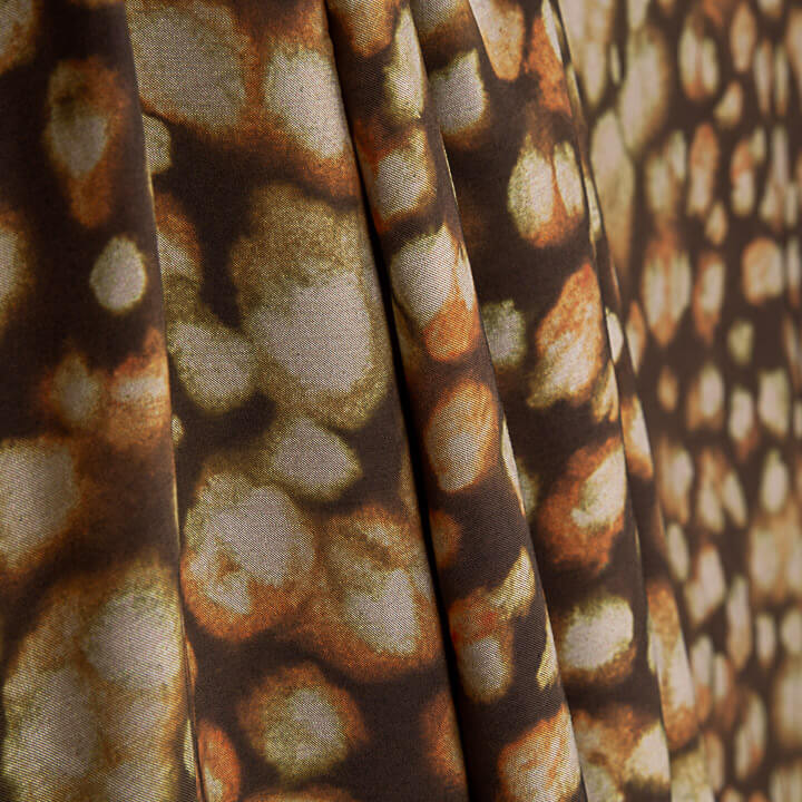 Tecido de viscose estampado de dupla face, padrão mosaico terra - Ribes y Casals