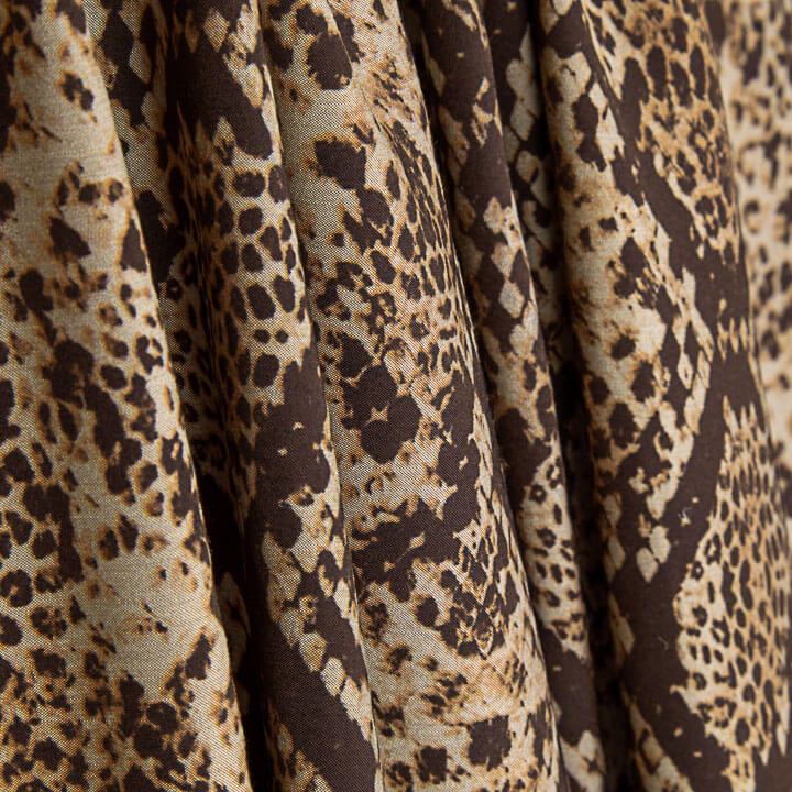 Tecido de viscose estampado de dupla face com animal print de cobra castanha - Ribes y Casals