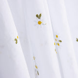 Batista Algodão Bordada Margaridas Brancas - Ribes y Casals