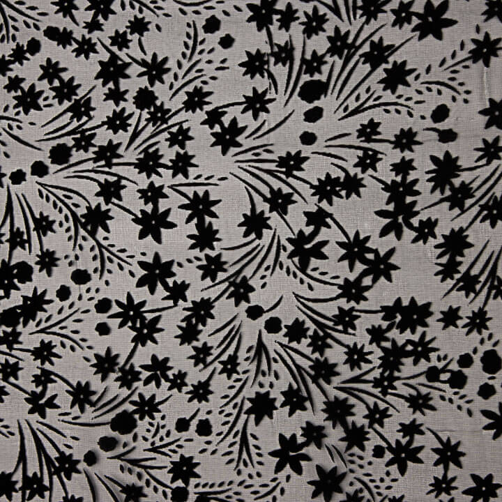 Devoré Floral Preto sobre Chiffon - Ribes y Casals
