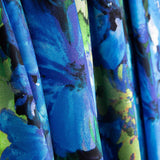 Viscose acetinada estampada com flores azul oceano - Ribes y Casals