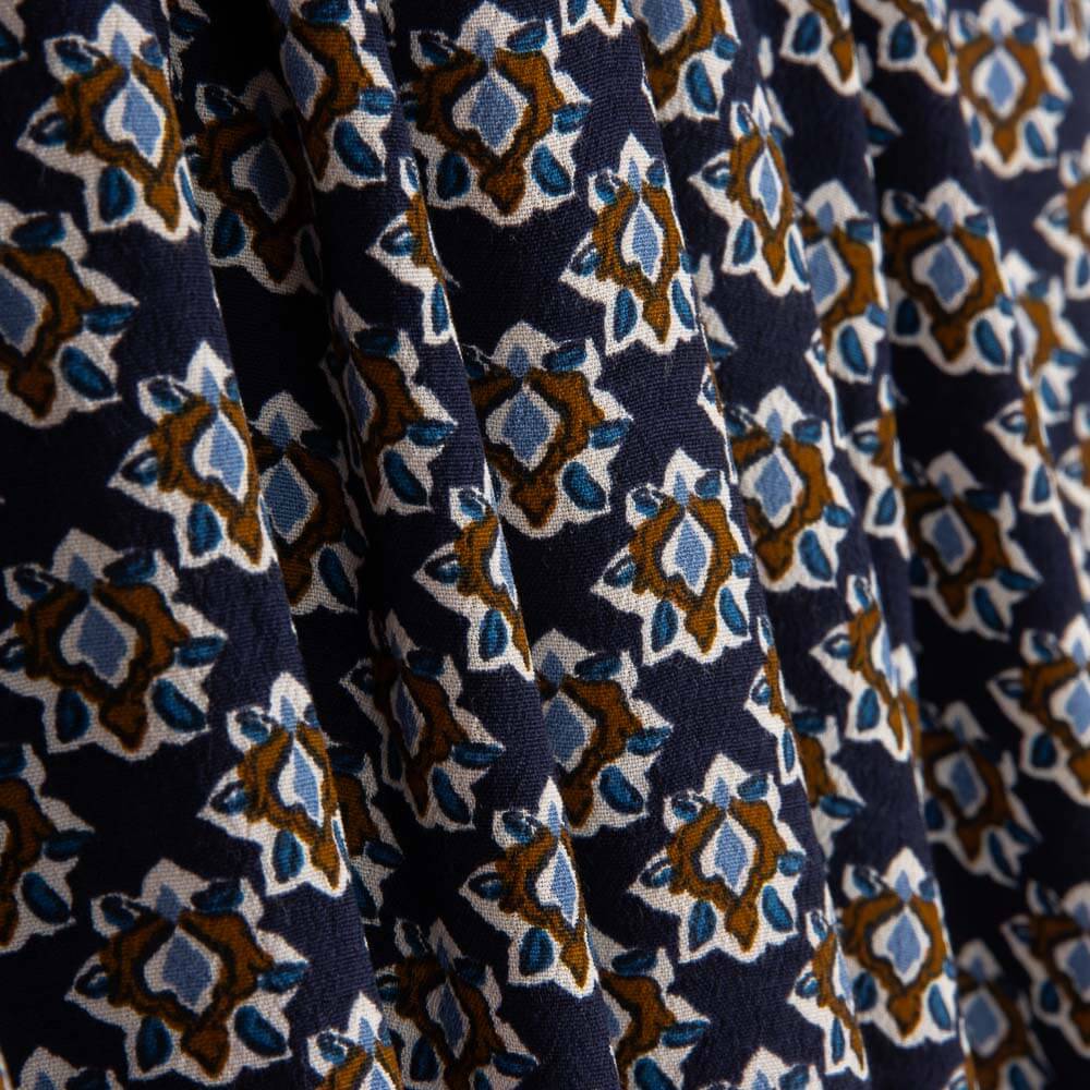 Viscose estampada com pequenas flores em azul-marinho - Ribes y Casals