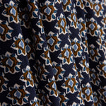 Viscose estampada com pequenas flores em azul-marinho - Ribes y Casals