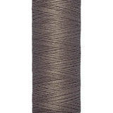 Fios Gütermann 100 m, cor 669, castanho - Ribes y Casals