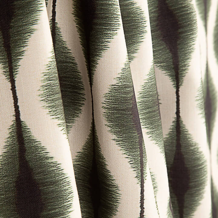 Loneta com efeito de tecido de linho, padrão Ikat étnico, verde - Ribes y Casals