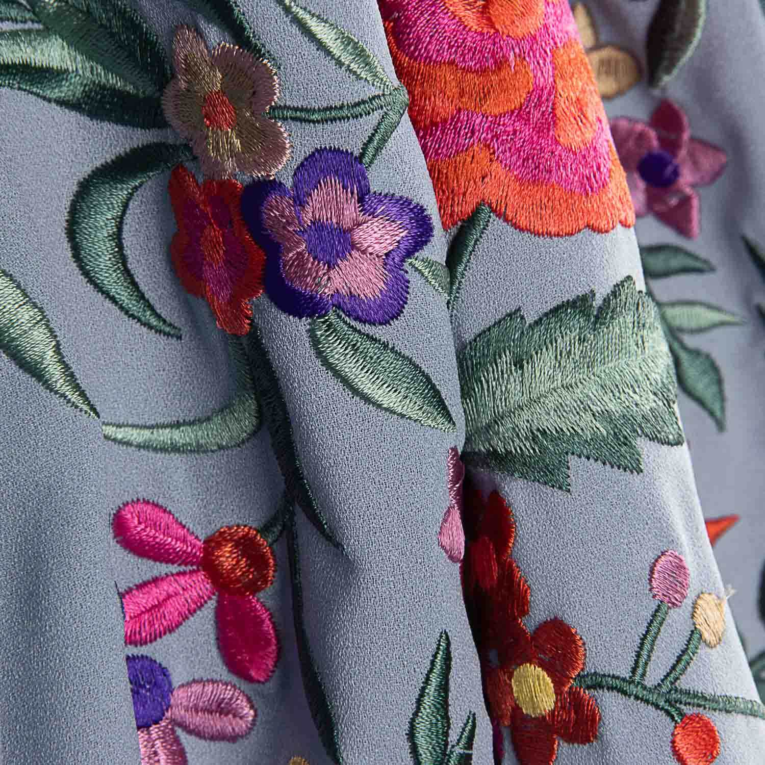 Xaile de flamenca azul denim claro bordado - Ribes y Casals