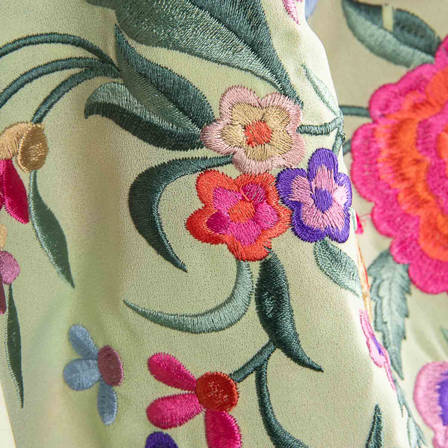 Xaile de flamenca verde claro bordado - Ribes y Casals