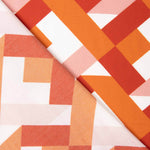 Viscose estampada com motivos geométricos em laranja e coral - Ribes y Casals