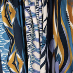 Viscose estampada com motivos geométricos em azul e mostarda - Ribes y Casals