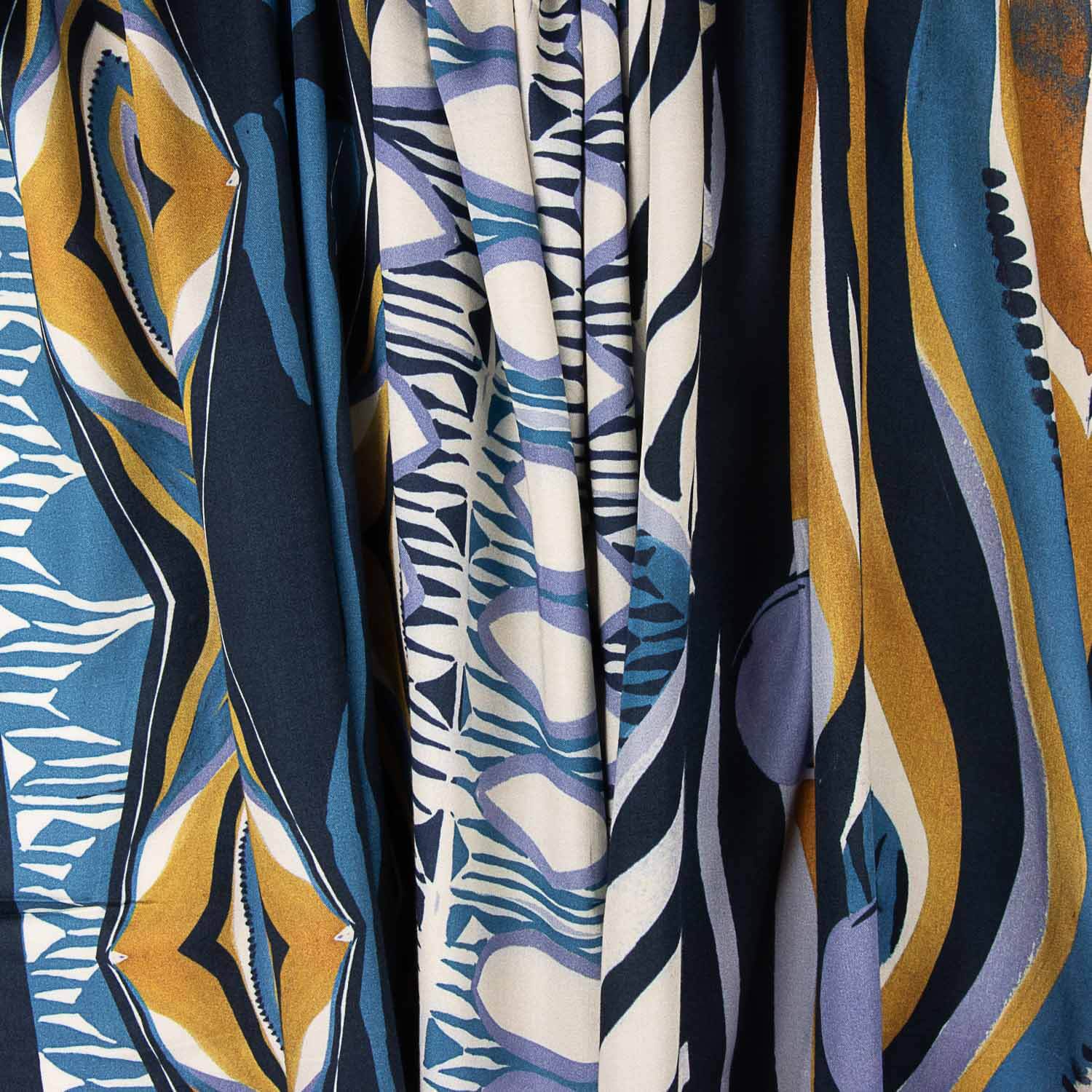 Viscose estampada com motivos geométricos em azul e mostarda - Ribes y Casals